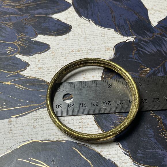 Set of 3 Vintage Brass Tone Etched Floral Bangles - Picture 7 of 7